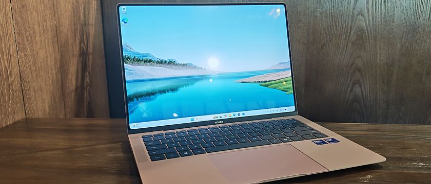 HONOR MagicBook Air 14 2025 評測：編輯 Tony：「用過返唔到轉頭」