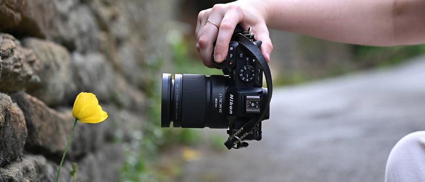 Nikon 新「萬用定焦」登場！DX MC 35mm F1.7 微距鏡擁 9cm 工作距離