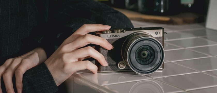 Panasonic S9 韌體更新現災情，無線不及插卡更新穩陣！