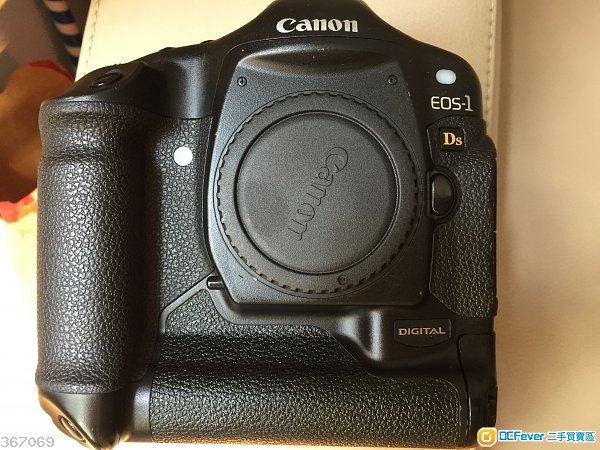 曾經一代機皇 (不喜慎入)。Canon 1Ds,真正業餘用家 只售機身,已過保。<<全幅片>>