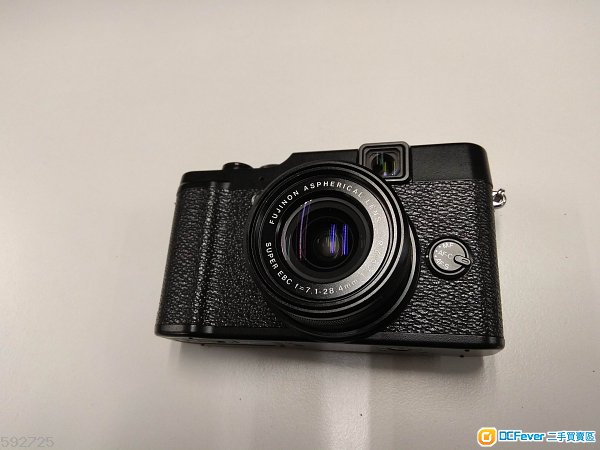 fujifilm x10 数码相机 - 98%,送 黑色皮套