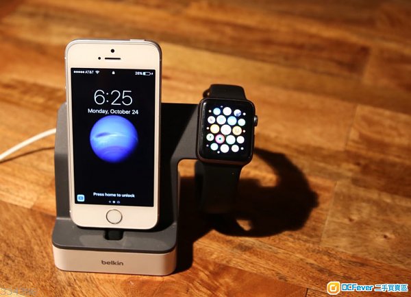 house charging dock for apple watch and iphone / applewatch s2