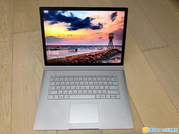 microsoft surface book 2 15吋