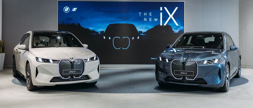 BMW iX 改款登場！續航力達 602km