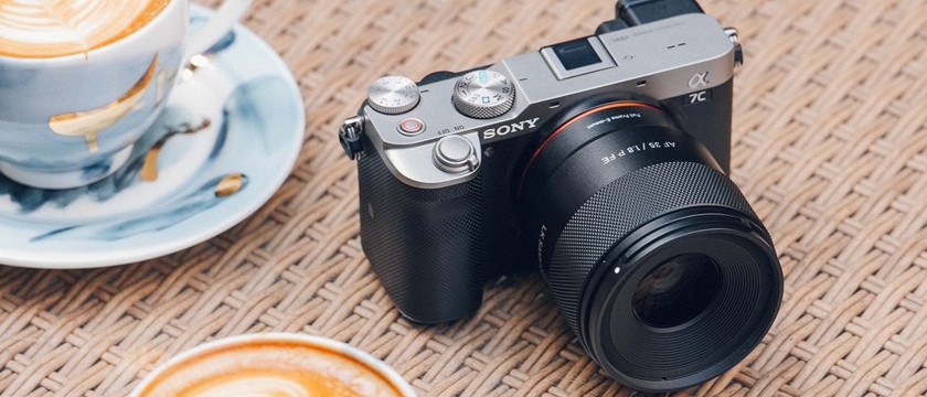 216g 極致輕量化，Samyang AF 35mm F1.8 P FE 登場！