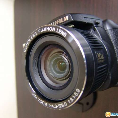 fujifilm s4000------96% new, 30x, 1400 万像素 3吋tft mon hd