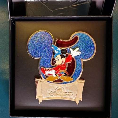 香港迪士尼乐园 5周年 纪念徽章 hong kong disneyland 5th