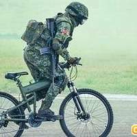 (大降价)军绿色伞兵车