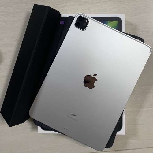 99% new ipad pro 11 256g wifi 2020 跟原装 apple cover
