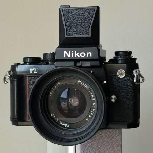 Nikon F3 collectors’ set with DE2, DW3 viewfinder, SB12 flash + 28mm