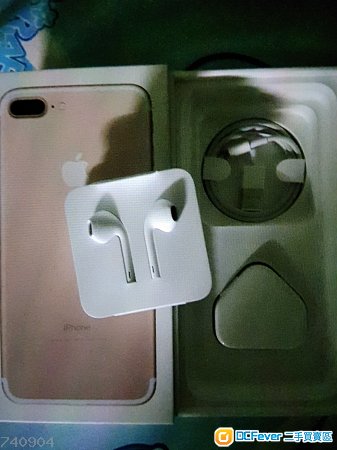 全新iPhone7plus玫瑰金色吉盒(冇手机)跟全套全新配件。