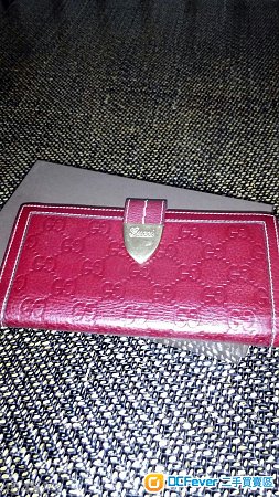 Gucci red