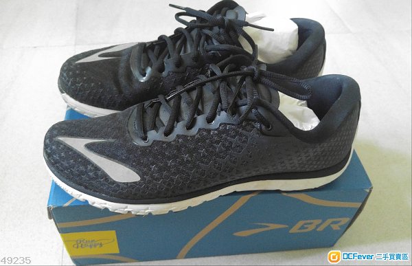 Brooks 專業跑鞋