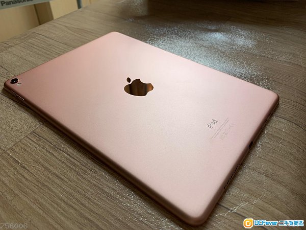 出售95% NEW iPad Pro 9.7`128gb wifi版 粉紅色 apple care 行貨連Smart Keyboard