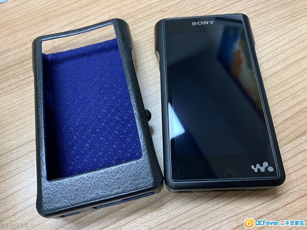 出售 Sony WM1A 黑磚 連Dignis 皮套