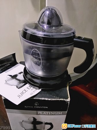 平售:英國Royal Doulton Platinum電動榨汁機,型號JE300 。 1公升果汁容量