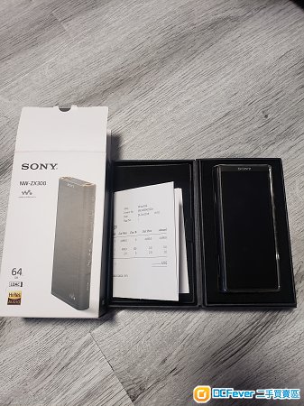 sony zx300 黑色行貨64gb 保至19年10月尾