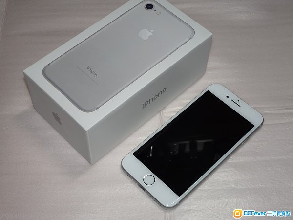 非常新淨無花崩 iPhone 7 細機,128GB,銀色,港行ZP 功能正常,電池極好 跟原廠火牛及線 有耳機,玻璃貼,機套,盒 1個月保養