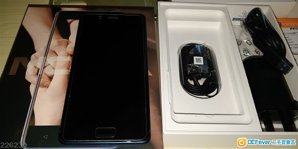 Nokia 8 新淨藍色行貨有保配件齊 Blue