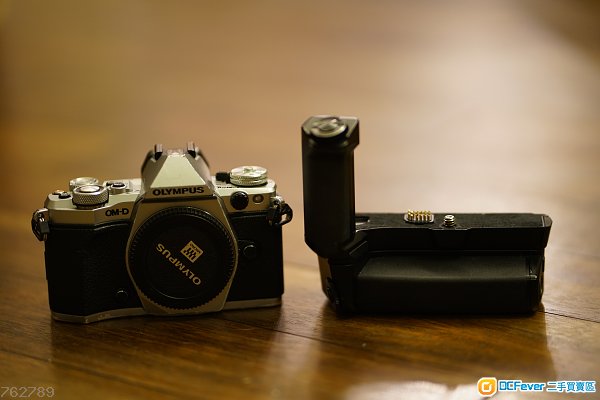 Olympus em5 mark ii 連 直倒 (hld-8)