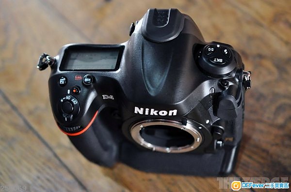Nikon D4 行貨99%新,快門一千幾,用過幾次。配件齊,有盒,有保養證