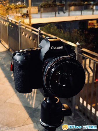 (95% new) Canon 5D2 + Canon BG-E6