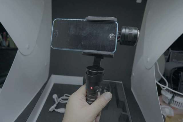 BROKEN壞 Beholder 手機穩定器