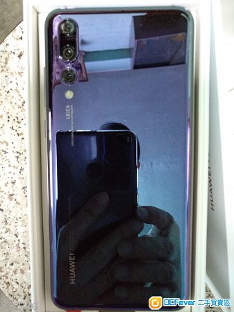 四月尾买入华为p20pro128gb激光色跟单送爆屏