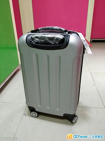 18吋TQ行李箱 银色全新 可带上机
