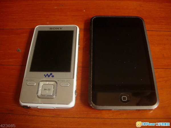 Sony MP3 NWZ-A728 + Apple ipod 8GB