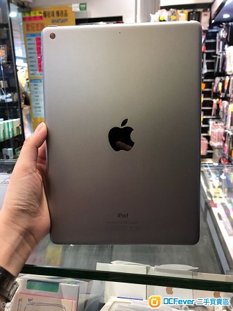 接近全新iPad 2017 第五代 9.7吋 黑色 WiFi 32