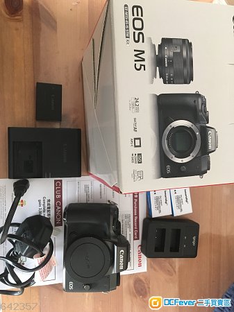 Canon m5 body 9成新 有盒