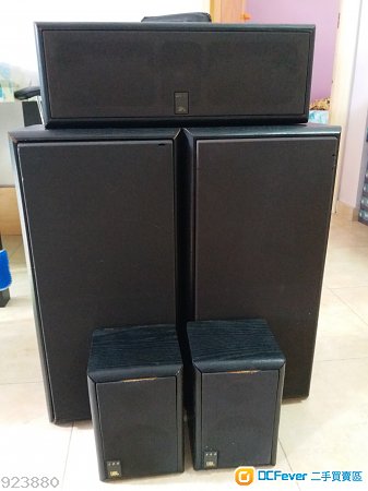 一套JBL center speakers (很舊的型號),共5個喇叭