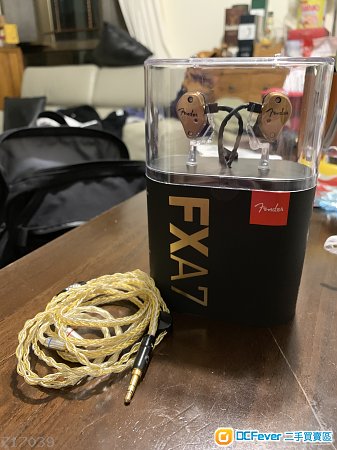 Fender Fxa7 金色 (右耳細聲過左耳少少)