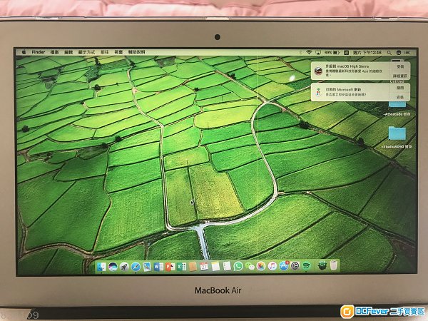 11" MacBook Air (11-inch, Mid 2011) 螢幕有一條死線