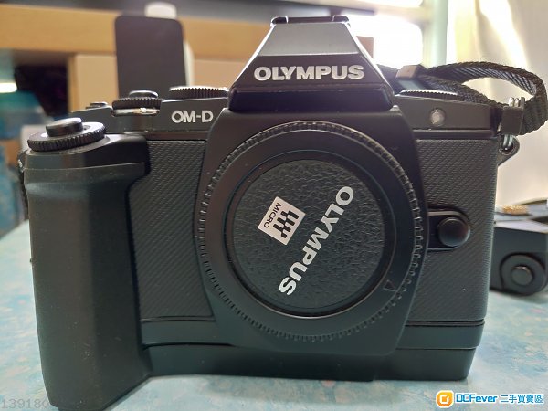Olympus OM-D E-M5 1代 Body + HLD-6