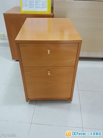 實木床头柜