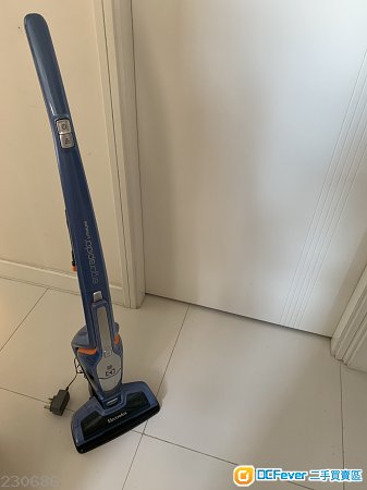 Electrolux 直立式無線吸塵機 八成新