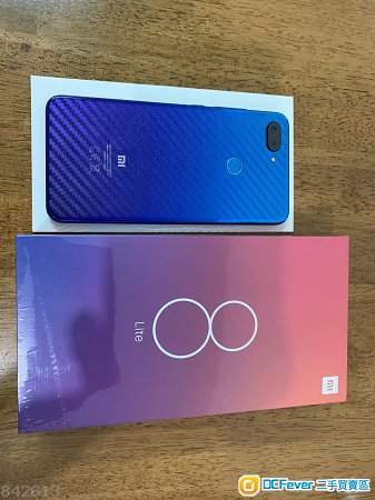 出售99.9999%新小米8Lite 渐变蓝色6+128行货