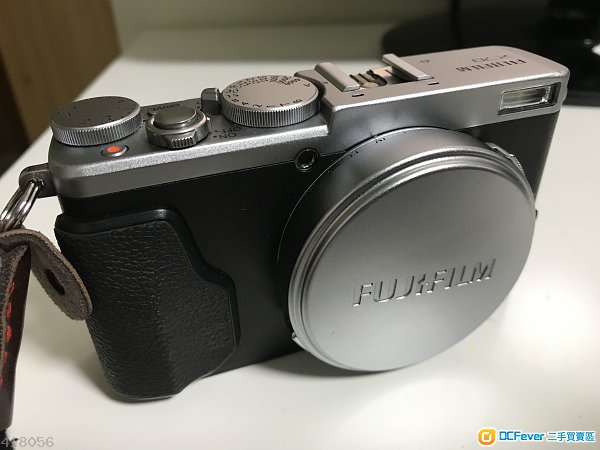 Fujifilm X70 (Silver)