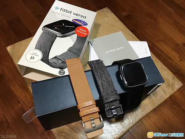 95% 新 Fitbit Versa 銀色