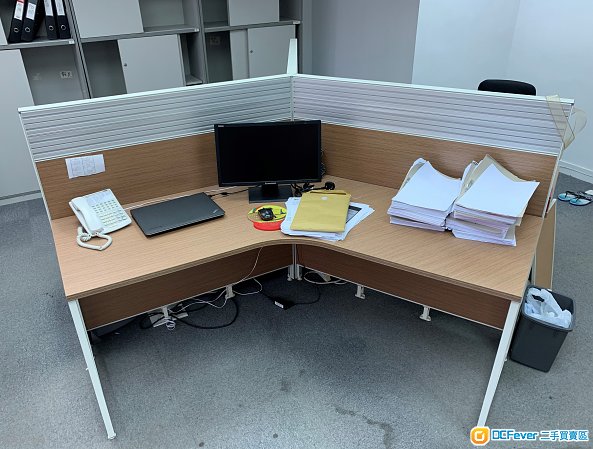 出售辦公枱,教學枱,會議枱,寫字枱,辦公椅, 座椅(九龍灣取, 快者及全數買可傾價)