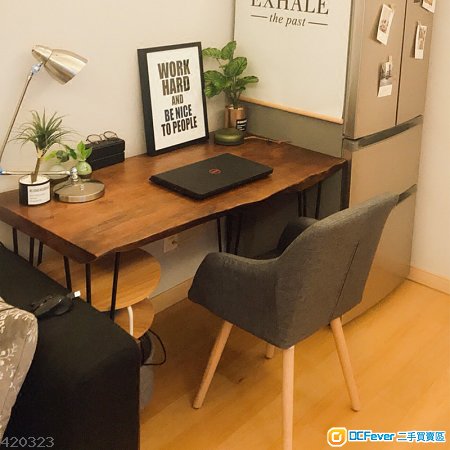 Crude Wooden Table 經典原木書枱