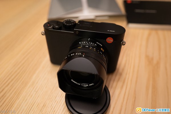 Leica Q + 5 Extra Sigma Batteries + 2 Extra Sigma Chargers + Thumbsup