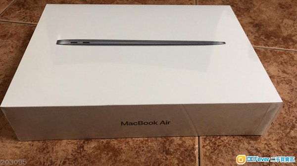 最新的Mac book air 256gb 太空灰,全新