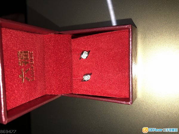 六福珠寶鑽石耳環一對