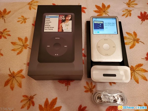 Apple iPod classic 160GB music player (White color)