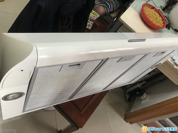 出售全新抽油煙機 Mita SLIM HooD MODEL:U1983E一部。