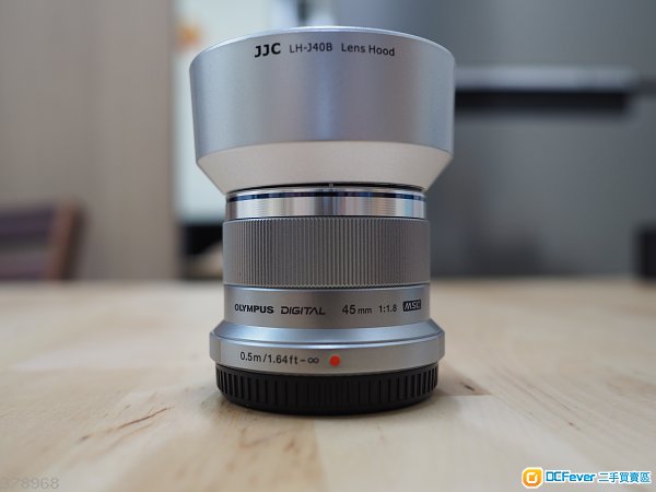 olympus m.zuiko 45mm f1.8 with lens hood