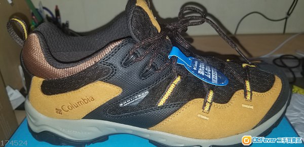 全新Columbia行山防水鞋(Size USA 9, UK 8)